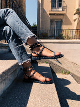 Load image into Gallery viewer, Sandale noir Cassie - Tropico Shoes
